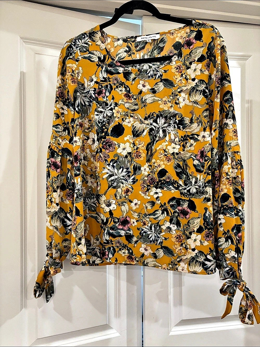 ROSE + OLIVE Floral Blouse in Yellow & Black Size Medium